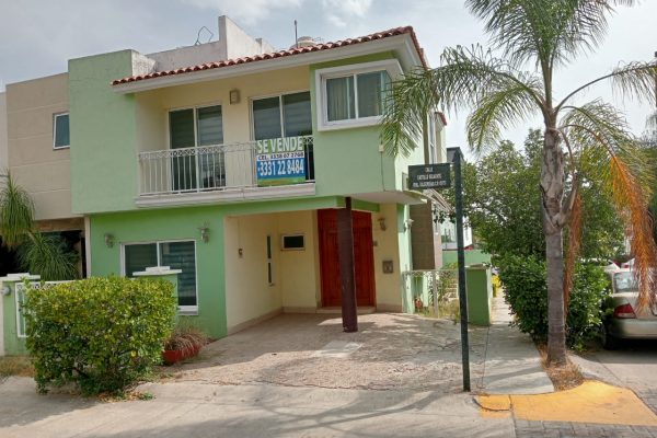 CASA EN VENTA VALDEPEÑAS $4’850,000